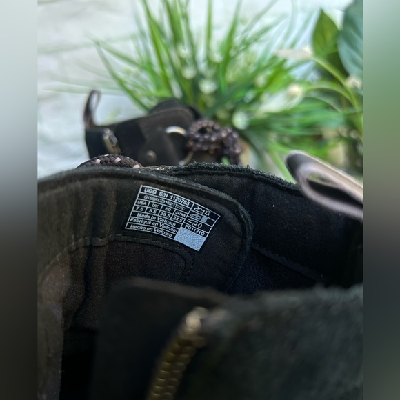 UGG Hapsburg Duck WINTER BLACK BOOTS WOMENS  SIZE 7.5 gently used - Picture 16 of 16